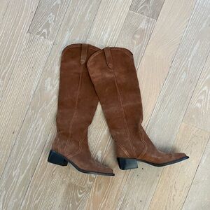 SOLD Steve Madden “Garvy”  suede western boots 🤠